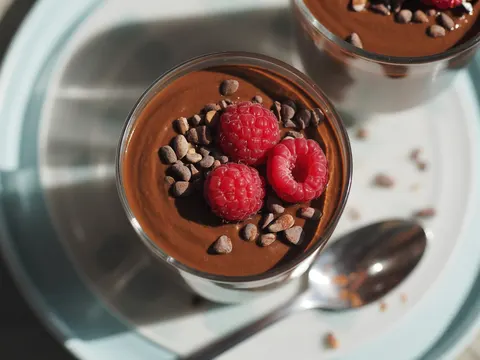 Illustration of raw avocado chocolate mousse