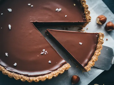 Illustration of raw chocolate tart